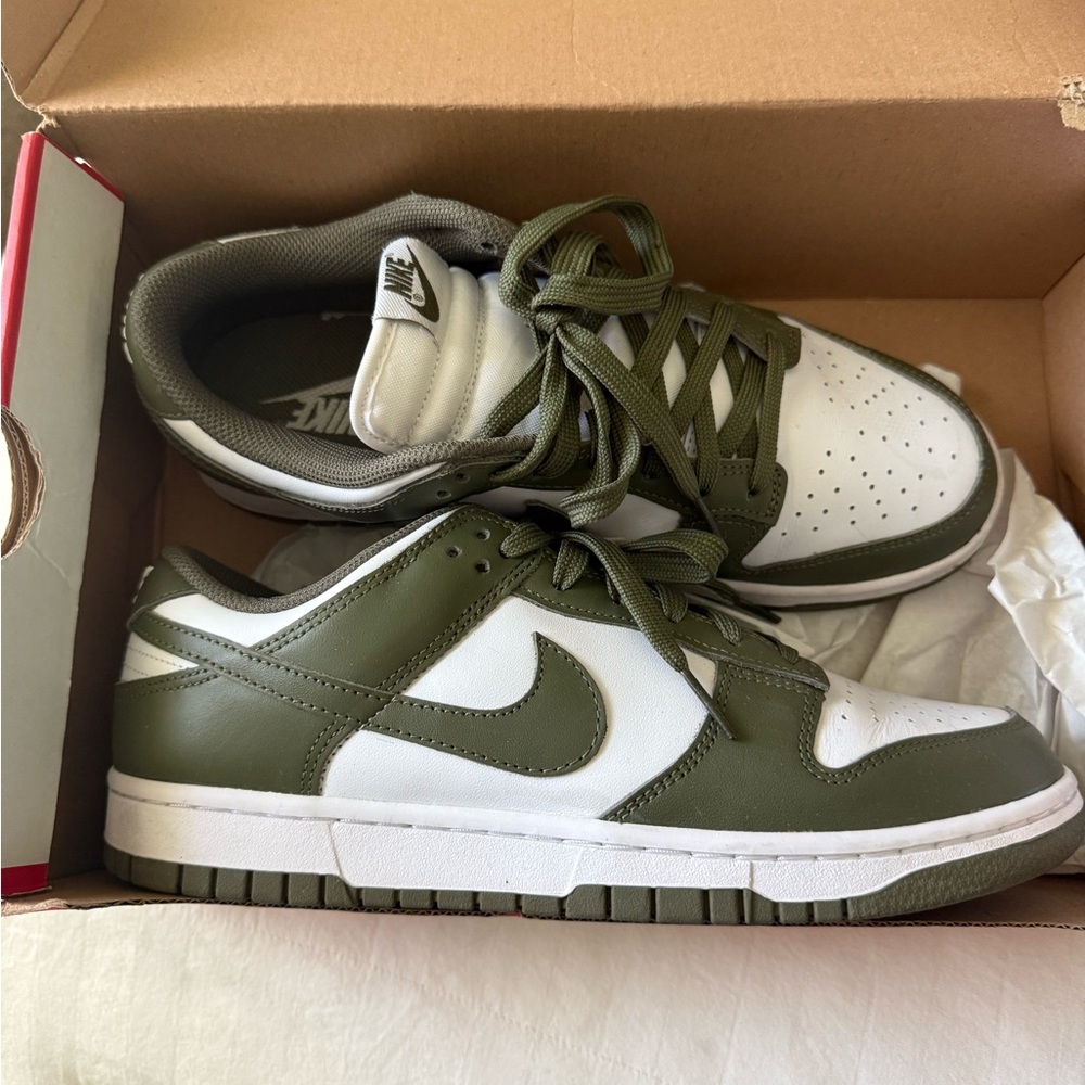 Nike Dunk Medium Olive Sneakers